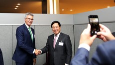 Phó Thủ tướng Phạm Bình Minh và Bộ trưởng Ngoại giao Malta Carmelo Abela. Ảnh: VGP/Hải Minh