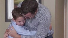 Johnny Sawyer Dyer gặp người hiến tặng tủy để nói lời cám ơn