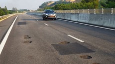 Cao tốc Đà Nẵng - Quảng Ngãi vừa đưa vào sử dụng đã hỏng