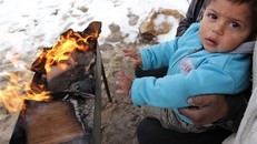 Người dân Syria sưởi ấm giữa mùa đông. Ảnh: Telegraph