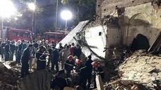 Lực lượng chức năng khẩn trương tìm kiếm cứu hộ, dọn dẹp hiện trường - Ảnh: An Ninh Thủ Đô.