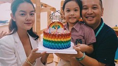 Phạm Quỳnh Anh và Quang Huy bên nhau mừng sinh nhật con gái