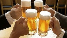 Tỷ lệ ung thư gan ở Việt Nam cao còn do thói quen ăn uống sinh hoạt lạm dụng bia rượu dẫn tới xơ gan và mối nguy hiện hữu chính là ung thư gan. Ảnh minh hoạ: Internet