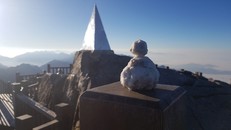 Băng giá tiếp tục xuất hiện, phủ kín mặt chóp Fansipan 3.143m