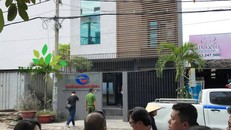 Công an khám nghiệm hiện trường.