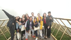 Showbiz Việt ‘Gặp gỡ mùa thu’, khám phá xứ sở Cầu Vàng 