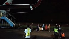 Phần cánh máy bay gặp sự cố. Ảnh: Facebook