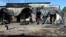 Vụ cháy đã khiến 6 người thiệt mạng, 15 căn nhà bị thiêu rụi. (Ảnh: Đậu Tất Thành/TTXVN)