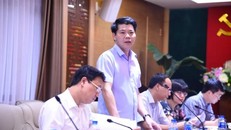 Trưởng ban Pháp chế HĐND Nguyễn Nguyên Quân thông tin tại họp báo - Ảnh: Gia Huy