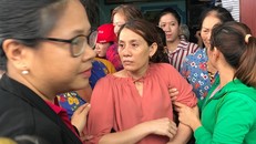 Người thân, hàng xóm vẫn lui tới thăm bà Nguyễn Kim Hon