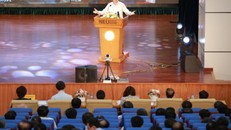 Bộ trưởng Bộ GD&ĐT Phùng Xuân Nhạ phát biểu tại điểm cầu Hà Nội 