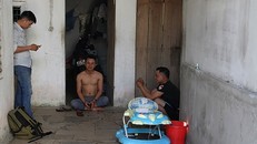 Nắng nóng tiếp tục 'vùi dập' người miền Trung