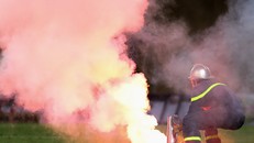 Pháo sáng trong trận CLB Hà Nội - Nam Định hôm 11/9. Ảnh: Kiệt Trần