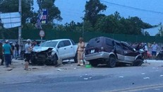 Hà Tĩnh: 2 ô tô tông nhau trực diện, 9 người bị thương