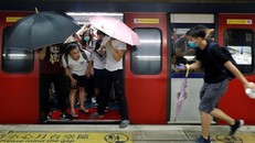 Mỹ thông qua dự luật ủng hộ Hồng Kông, Trung Quốc nói: ‘Đừng can thiệp vào việc nội bộ’