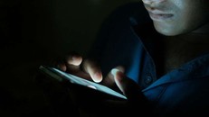 Một số người không khỏi bàng hoàng khi nhận tin nhắn chúc Valentine từ người yêu đã chết lúc nửa đêm. Ảnh: SFGate.