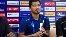 HLV Issara Sritaro từ chức vì không thể đưa U19 Thái Lan vào vòng chung kết