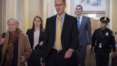 Ông Mark Sandy tới phiên điều trần trước Quốc hội hôm 16/11. Ảnh: AP