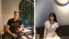 Văn Lâm liên tục bị fan giục cưới khi chúc mừng Duy Mạnh lấy vợ