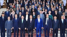 Thủ tướng Nguyễn Xuân Phúc, Chủ tịch ASEAN 2020 với các đại biểu tham dự buổi lễ. 