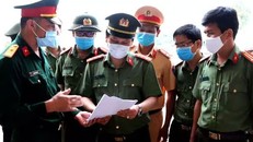 Kiêu hãnh 'Câu hát Việt Nam' giữa đại dịch chống COVID-19