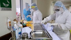 Sau 3 lần ngừng tuần hoàn, bác gái BN 17 đã có tri giác nhận biết được yêu cầu của bác sĩ