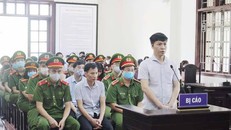 Bị cáo Đỗ Mạnh Tuấn, cựu Phó Hiệu trưởng trường Dân tộc nội trú huyện Lạc Thủy (Hòa Bình) khai báo trước tòa.