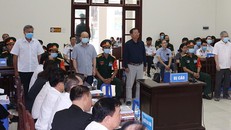 Các bị cáo tại tòa ngày 20-5. 