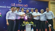 Phó Thủ tướng Vũ Đức Đam cùng các đại biểu thực hiện nghi thức công bố