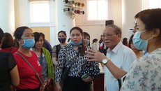 Ông Hà Đức Trụ, Phó Hiệu trưởng ĐH KD&CN tại buổi đối thoại với sinh viên hôm 26/9