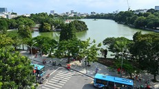 Hồ Gươm nhìn từ trên cao. Ảnh: Giang Huy.