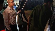 Nguyễn Thái Luyện (trái) lúc bị bắt. Ảnh: Công an cung cấp.