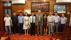 PGS.TS. Nguyễn Thanh Chương – Bí thư đảng ủy, Phó Hiệu Trưởng trường Đại học GTVT làm việc với các chuyên gia tham dự dự án