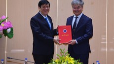 Lãnh đạo Bộ Y tế trao Quyết định bổ nhiệm nhà báo Trần Tuấn Linh giữ chức vụ Tổng Biên tập Báo Sức khỏe và Đời sống. 