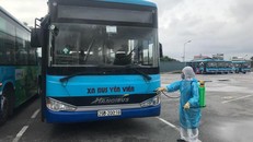 Hà Nội tiến hành phun khử khuẩn tất cả xe buýt để phòng dịch