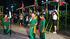 Trình diễn nghệ thuật hô hát bài chòi dân gian ở TP. Nha Trang