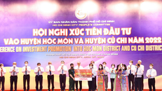 Chủ tịch - Tổng Giám đốc Viettel trao tặng 200 căn nhà tình nghĩa cho hai huyện Hóc Môn và Củ Chi.