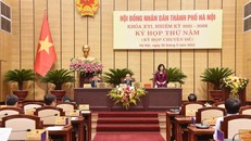 Phó Chủ tịch Thường trực HĐND TP Hà Nội Phùng Thị Hồng Hà điều hành phiên thảo luận