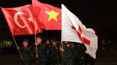 Màu cờ đỏ theo chân lính Cụ Hồ đến nơi hứng chịu động đất thảm khốc ở Thổ Nhĩ Kỳ 