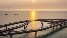 Cầu Hôn đẹp mê hoặc khi hóa sàn runway trong Fashion Voyage 5