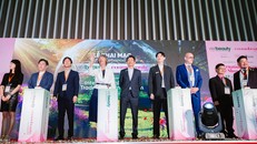 Các đại biểu tham dự lễ khai mạc Triển lãm quốc tế về ngành làm đẹp - Vietbeauty và Cosmobeauté Vietnam 2023.