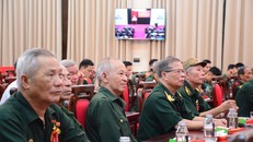 Bộ Quốc phòng gặp mặt đoàn đại biểu Hội Chiến sĩ cách mạng bị địch bắt tù đày tỉnh Nghệ An. (Ảnh: Báo Quân đội nhân dân)