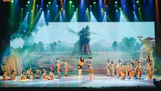 Hai chị em Thi Họa và Thi Ca lạc vào thế giới cổ tích