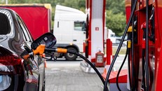 Tổng thống Nga Putin yêu cầu nhanh chóng hạ nhiệt giá xăng dầu