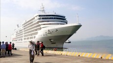 Tàu Silver Muse cập cảng. Ảnh: TTXVN