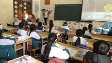 Các phòng học tại Trường Phổ thông Dân tộc bán trú Tiểu học Dào San được đóng kín để tránh rét cho học sinh. Ảnh: Nguyễn Oanh - TTXVN