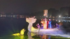 Chương trình sử dụng âm thanh, ánh sáng, công nghệ trình chiếu hiện đại để truyền tải đến du khách những giá trị văn hoá truyền thống Việt Nam theo một cách mới mẻ`nhất. Ảnh VGP. 