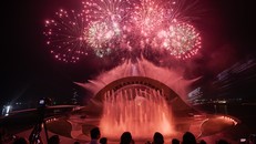 Nụ Hôn Của Biển Cả là show diễn đa trải nghiệm kết hợp show pháo hoa quy mô nhất thế giới hiện nay.
