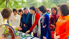 Festival “Phụ nữ Thủ đô vì hòa bình, phát triển” năm 2024 thu hút nhiều chị em phụ nữ tham dự