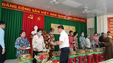 Mang chút “lửa ấm” đến hộ nghèo và trẻ em mồ côi tỉnh Bến Tre